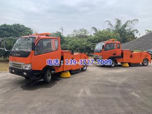 廣西公路管理局程站長(zhǎng)與我司共同努力，開發(fā)出了一款GQ-1800E型自行式路面清掃機(jī)	